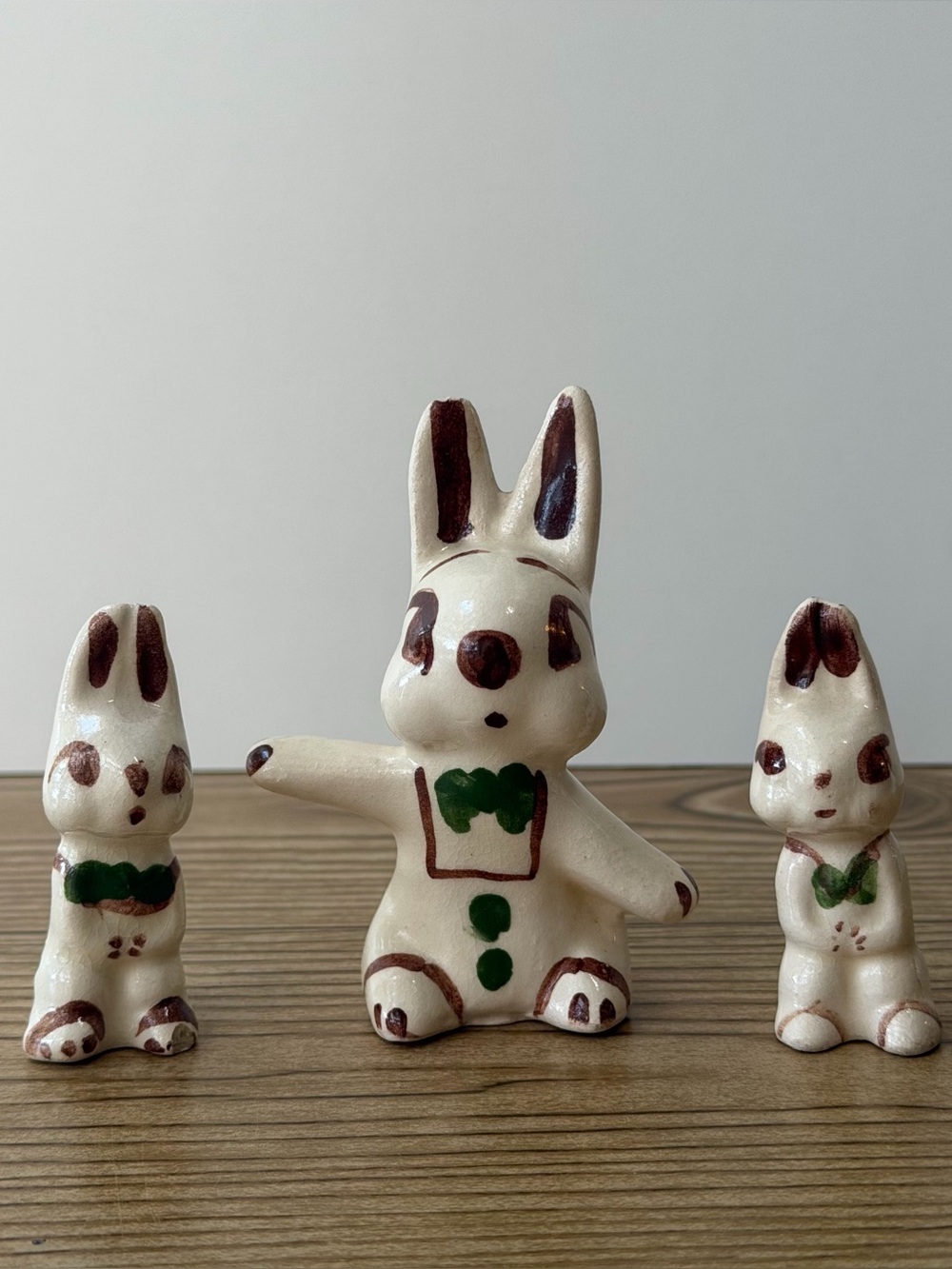 Vintage Hand Painted Mid Century Bunny Rabbit Ceramic Figurine Set Of Three READ